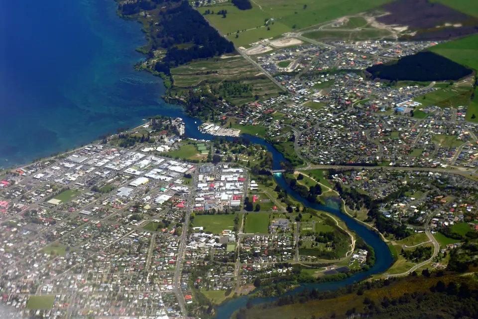 Lake Taupō and the Waikato river seen from the air