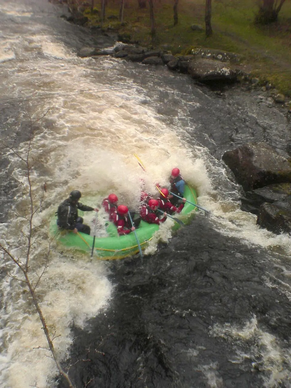 Ein Raft in den Stromschnellen des Tryweryn